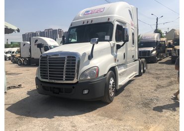 Đầu kéo Mỹ Freightliner Cascadia động cơ CUMMINS ISX 1 CAM